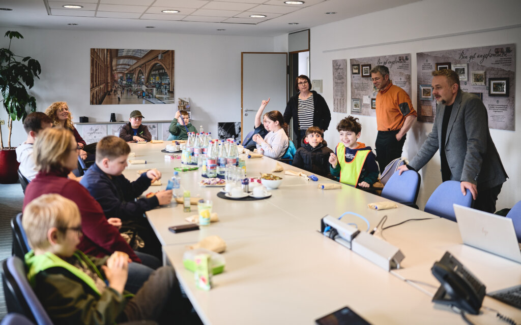 Bei der Führung im Leipziger Hauptbahnhof / Foto: Daniel Reiche